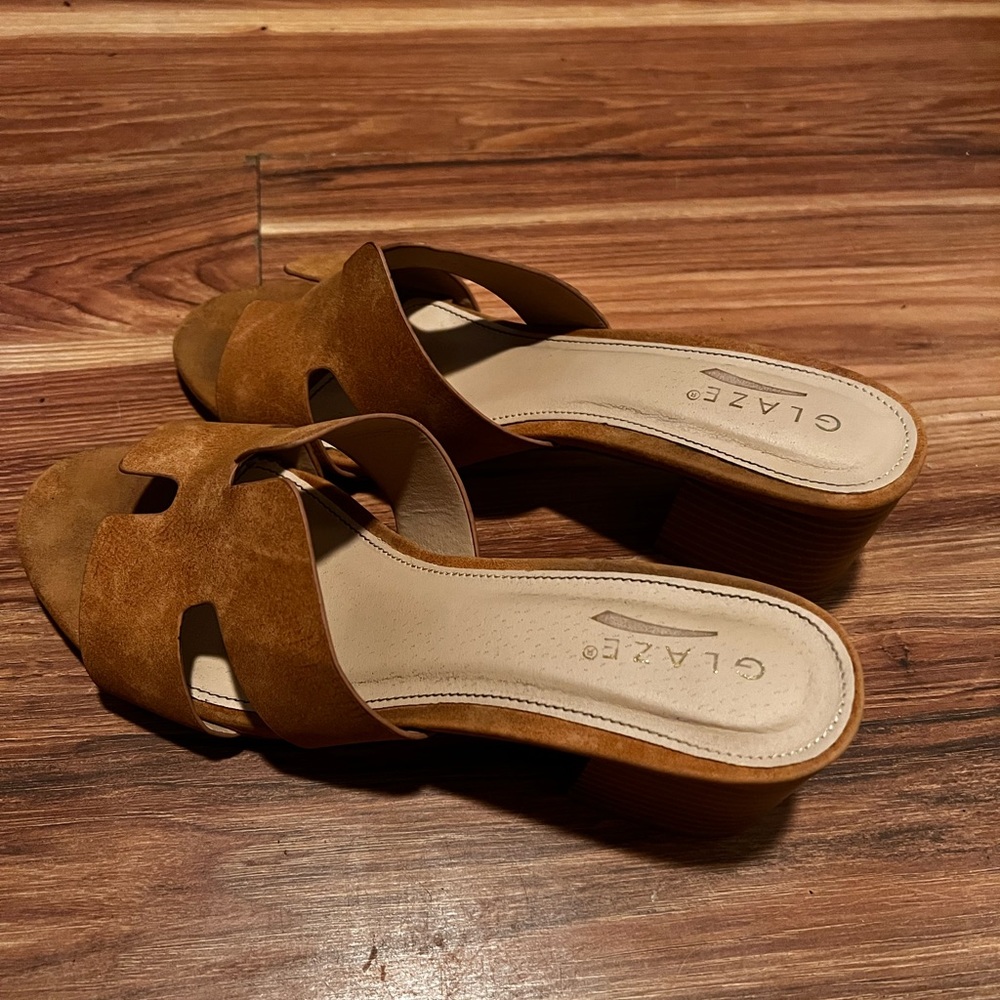 Camel colored small heel open toed shoe. Woman’s size 7. Lightly worn